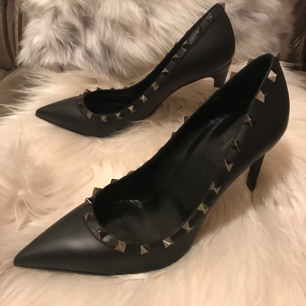 Black Valentino Rockstuds pumps size 39.5